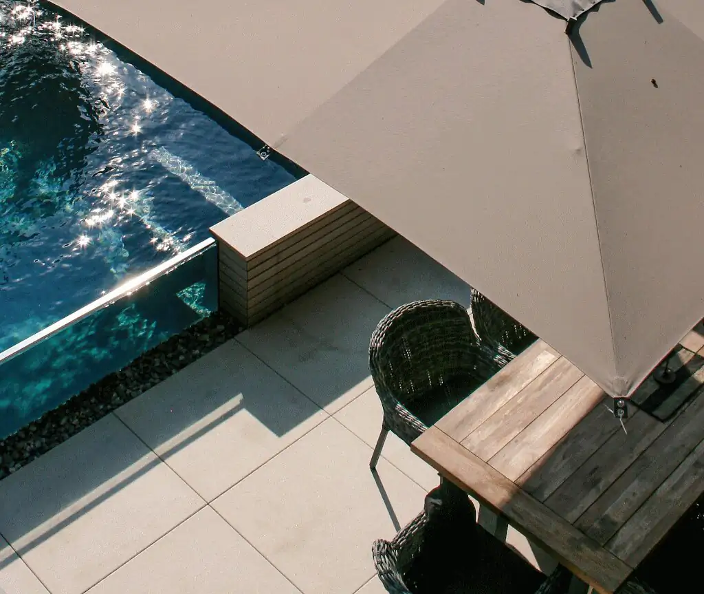 Glass wall corner of the pool under the parasol in Villingen-Schwenningen