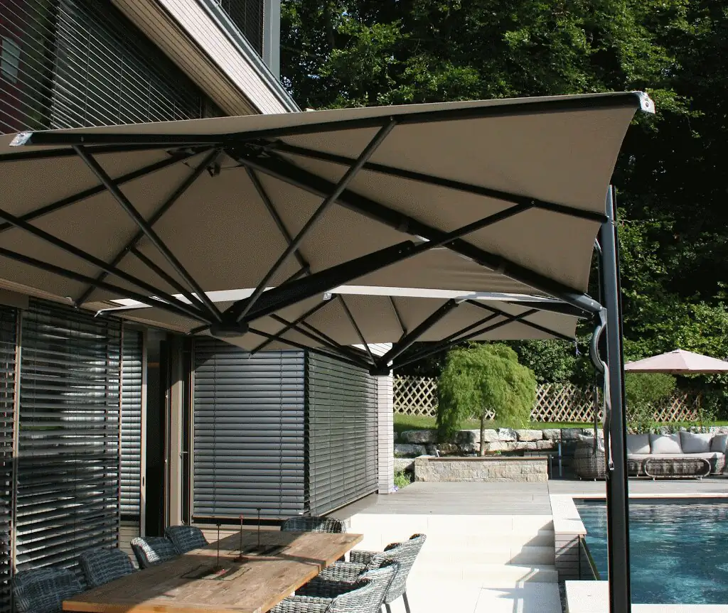 Parasol over the dining area with a view of the pool in Villingen-Schwenningen